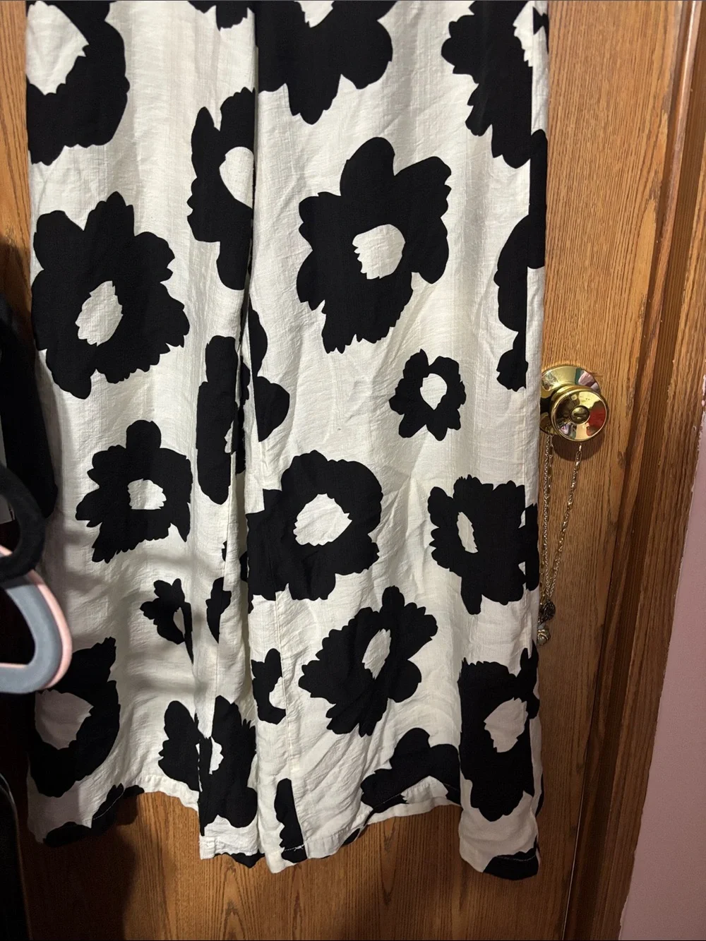 Black & White Wide Leg Floral Pants - Picture 2 of 4